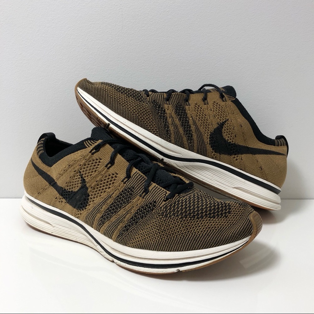 NIKE FLYKNIT RACERS